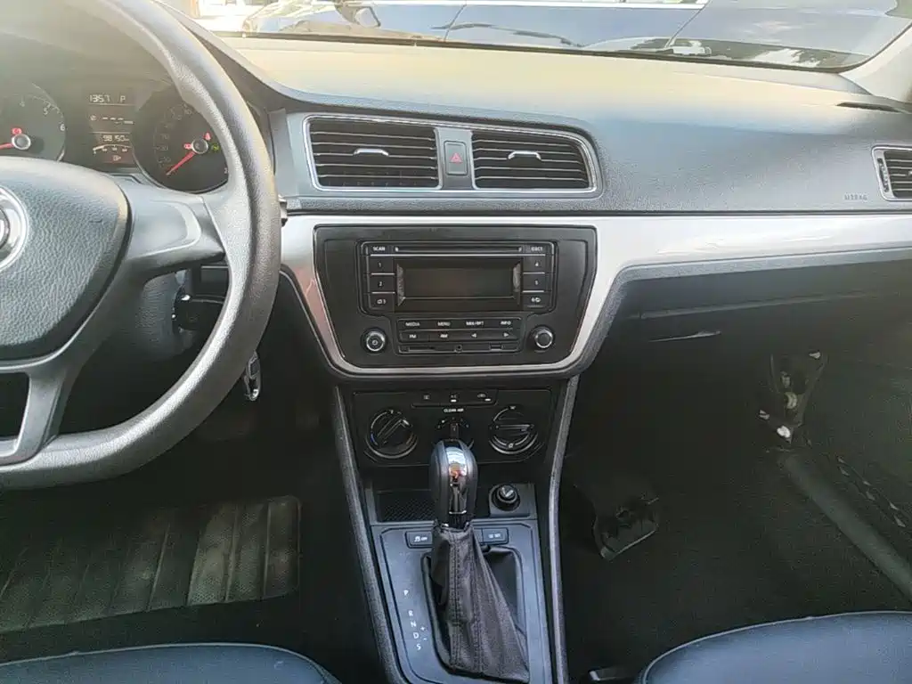 Volkswagen Lavida — миниатюра 13