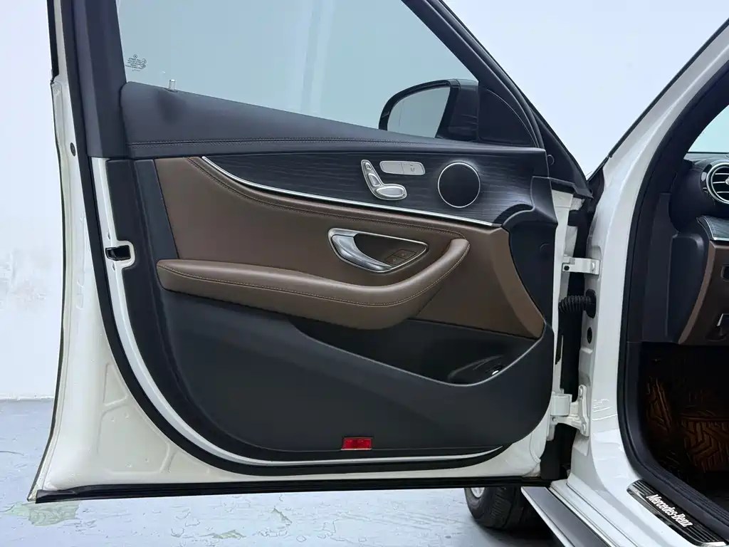 Mercedes-Benz E-Class — миниатюра 17