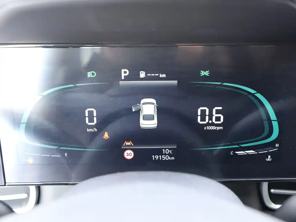Hyundai Elantra — миниатюра 8