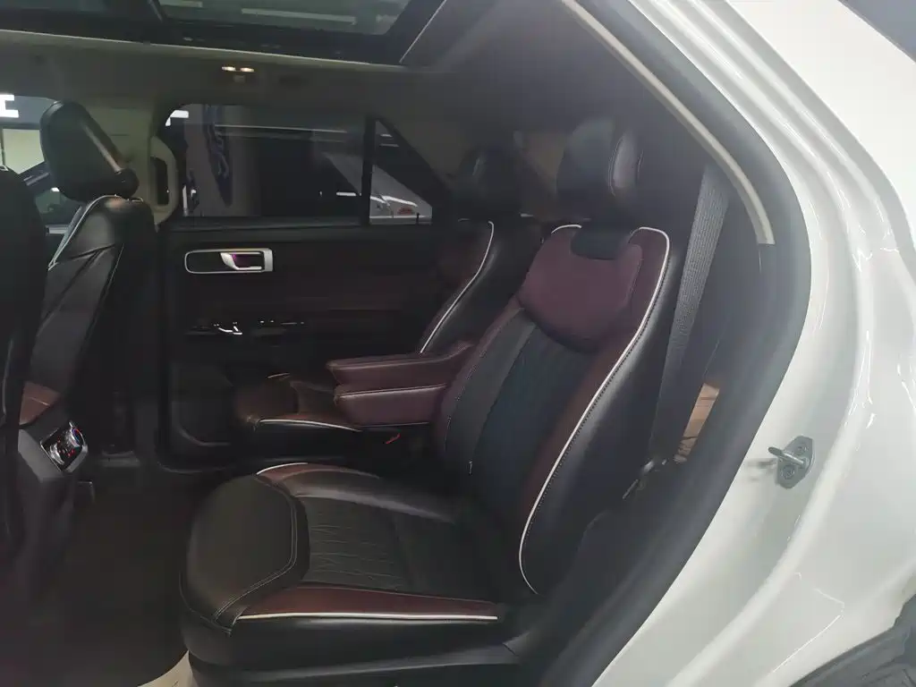 Ford Explorer — миниатюра 2