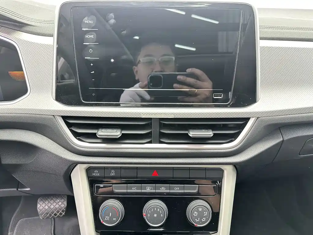 Volkswagen T-Roc — миниатюра 18
