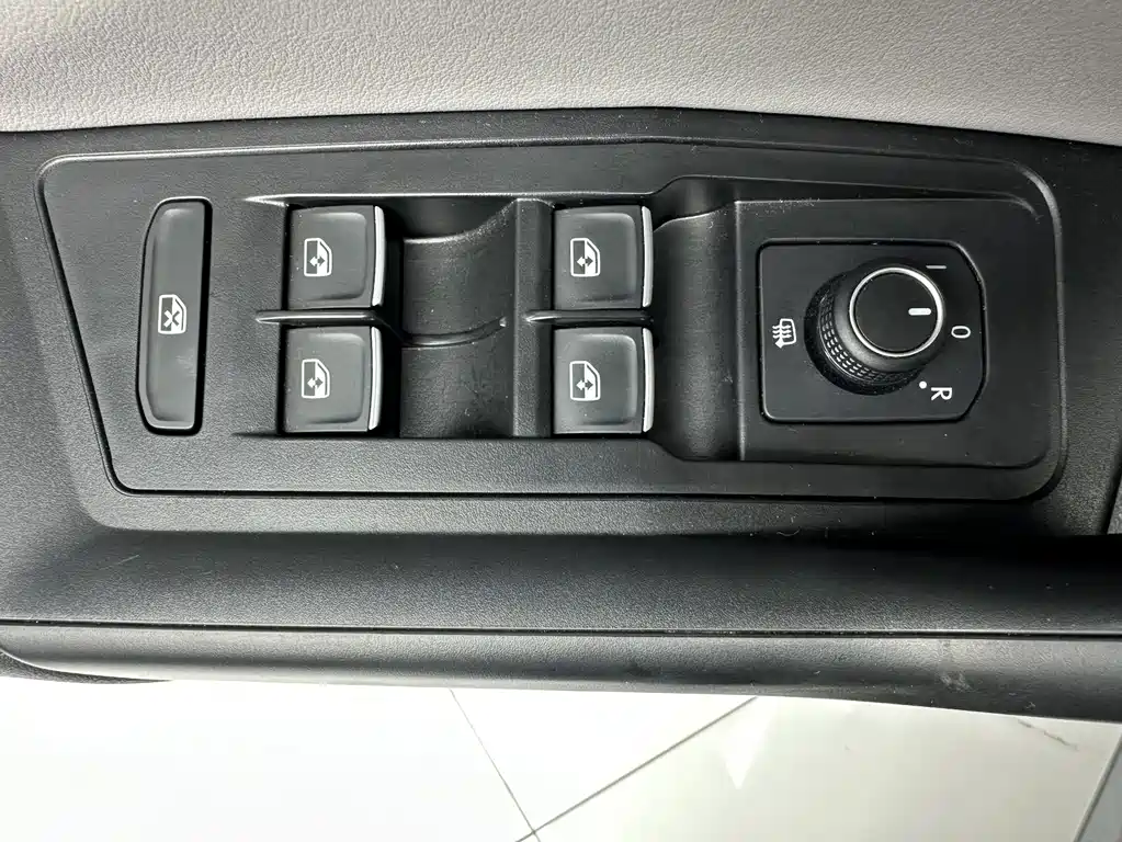 Volkswagen T-Roc — миниатюра 14