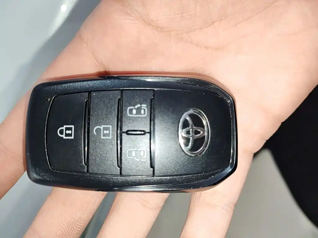 Toyota Granvia — миниатюра 9