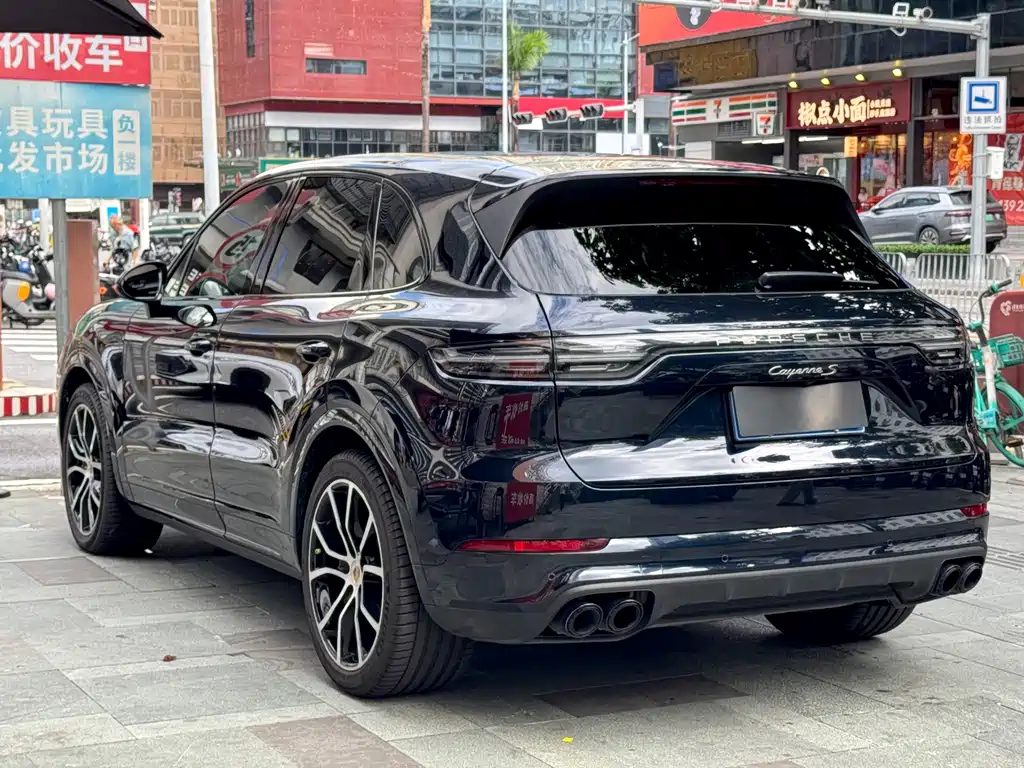 Porsche Cayenne — миниатюра 7
