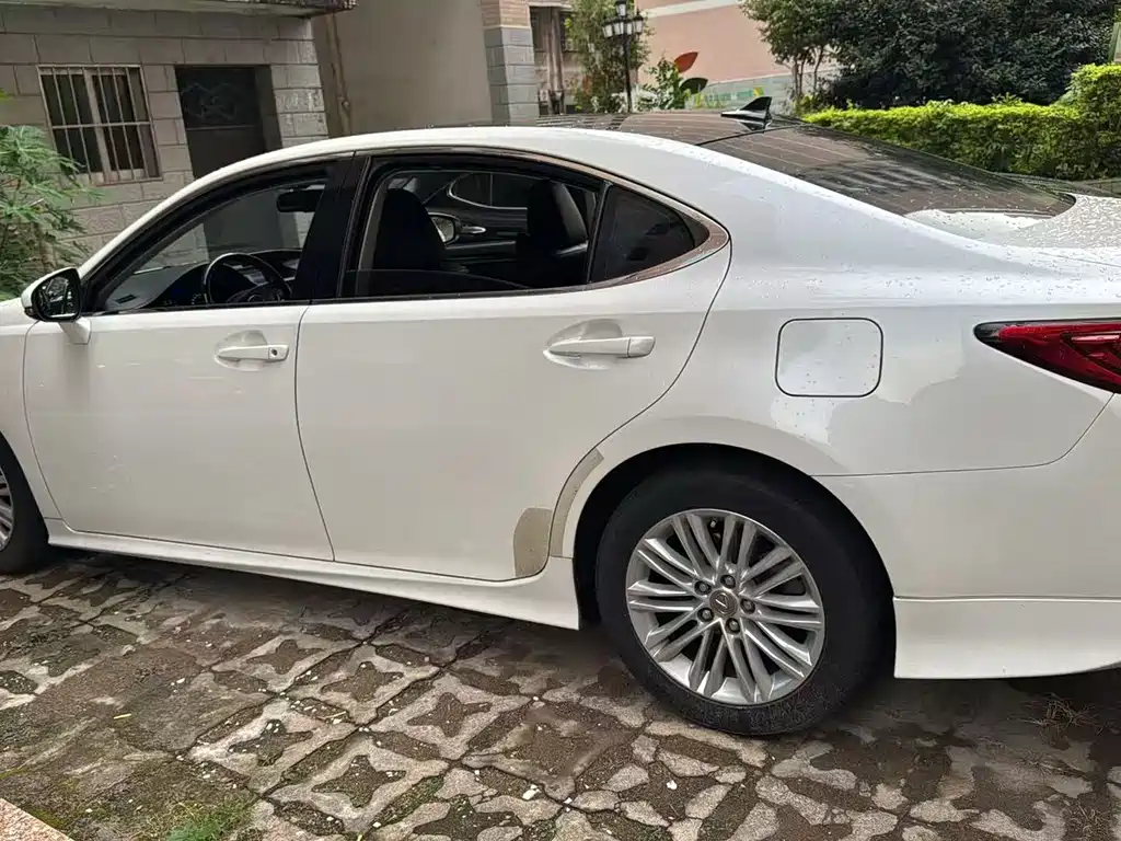 Lexus ES — миниатюра 9