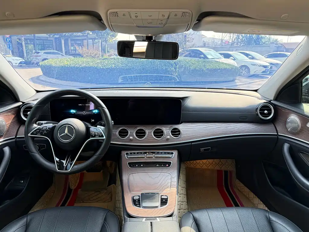 Mercedes-Benz E-Class — миниатюра 6
