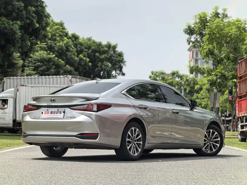 Lexus ES — миниатюра 3