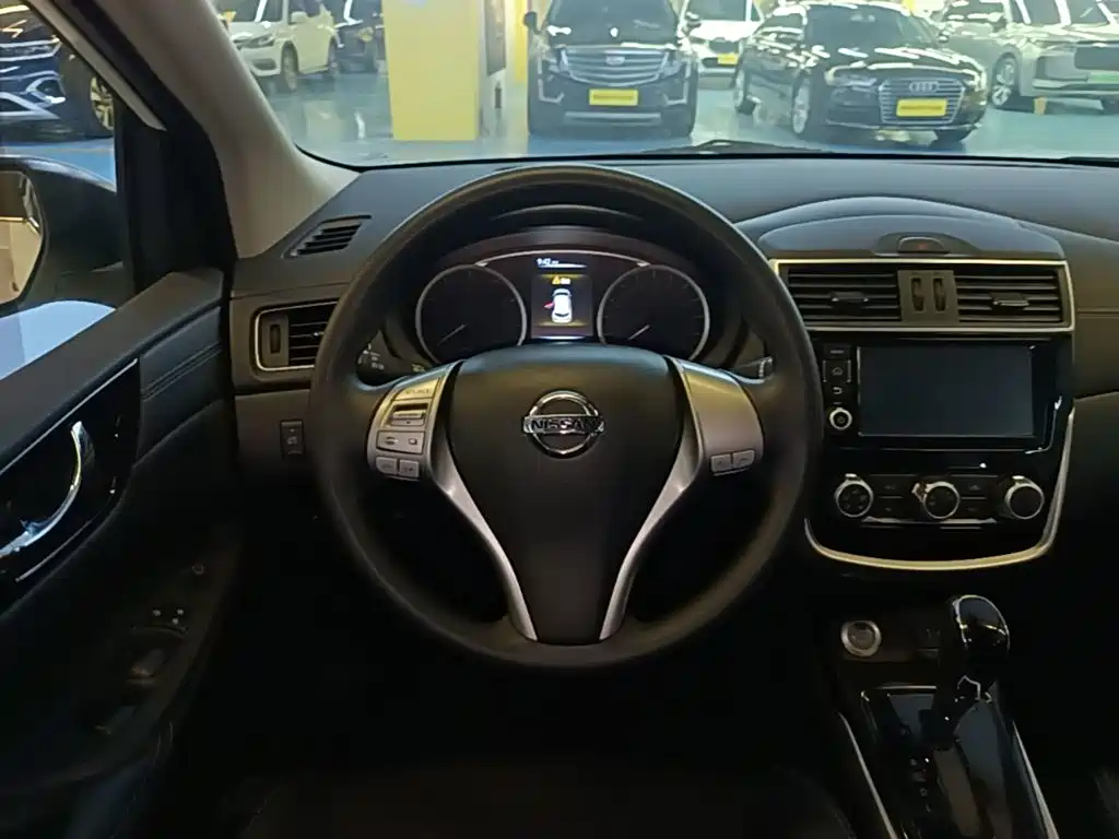 Nissan Tiida — миниатюра 11