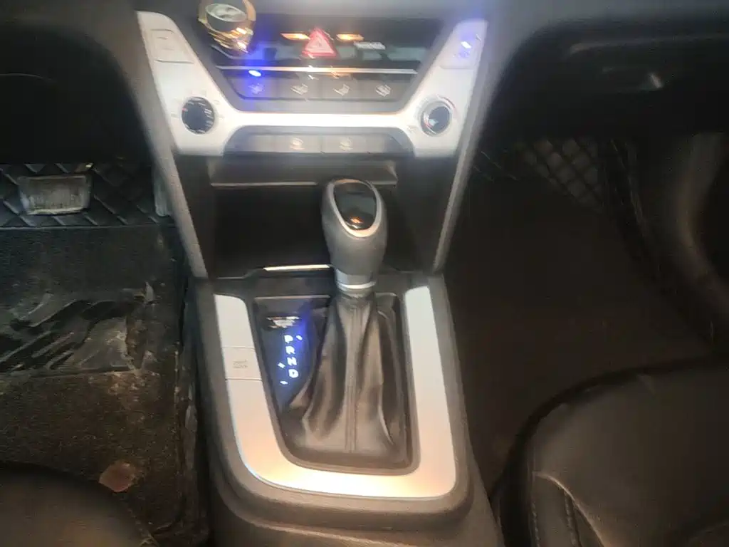 Hyundai Elantra — миниатюра 14