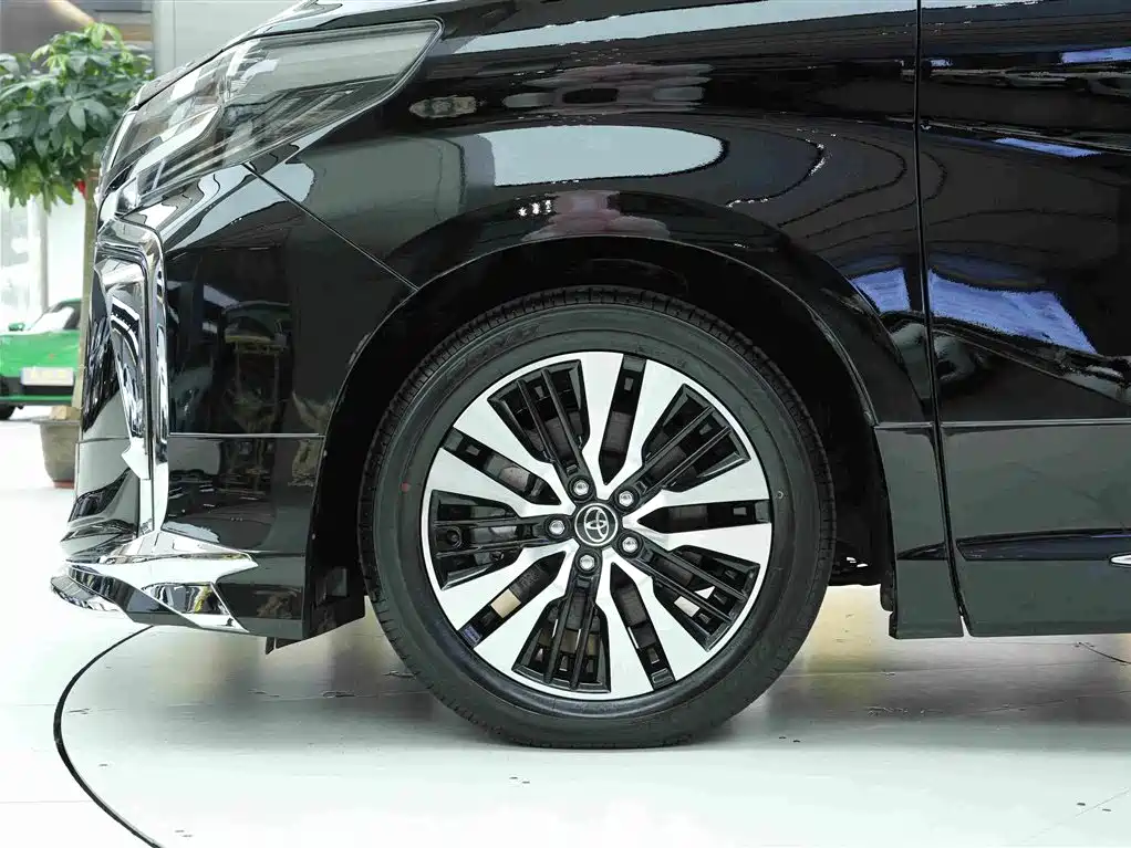 Toyota Alphard — миниатюра 21