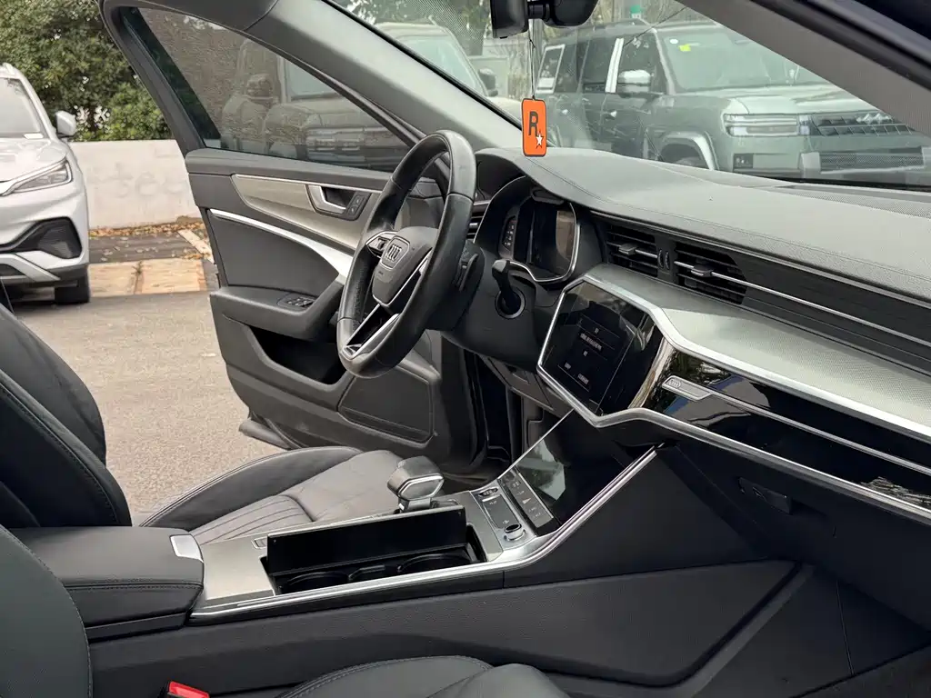 Audi A6L 2021 40 TFSI Luxury
