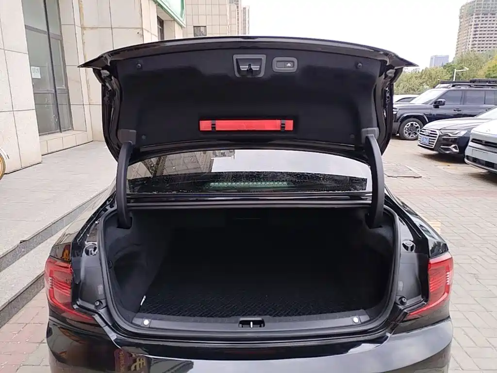 Volvo S90 — миниатюра 19