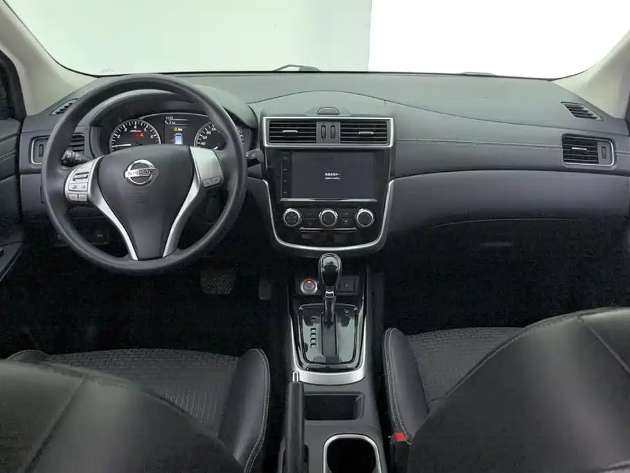 Nissan Tiida — миниатюра 12