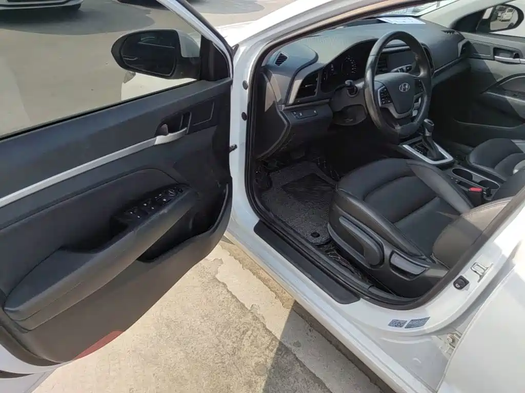 Hyundai Elantra — миниатюра 16