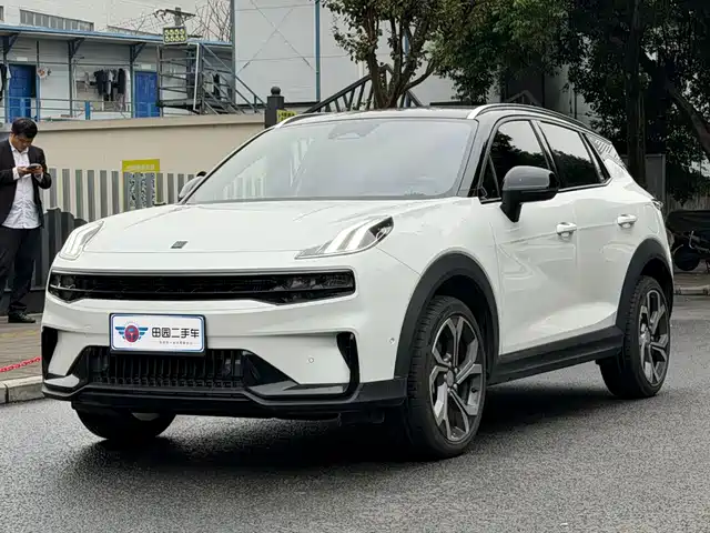 Lynk & Co 06