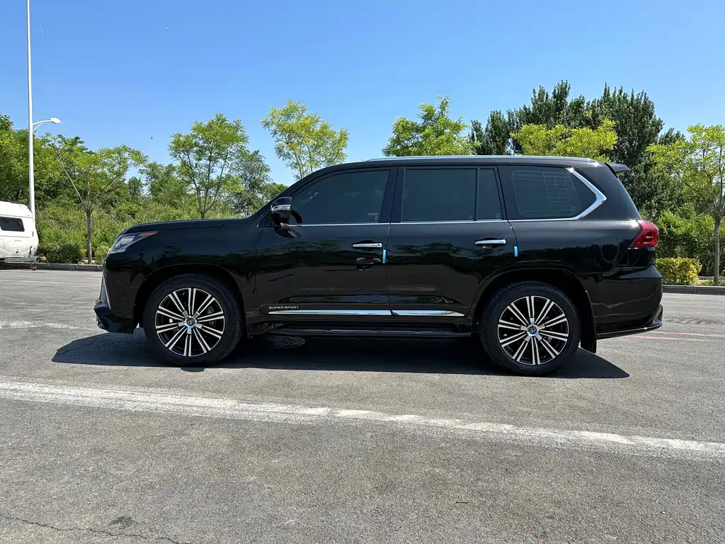 Lexus LX 570 Peak Special Edition, фото 7