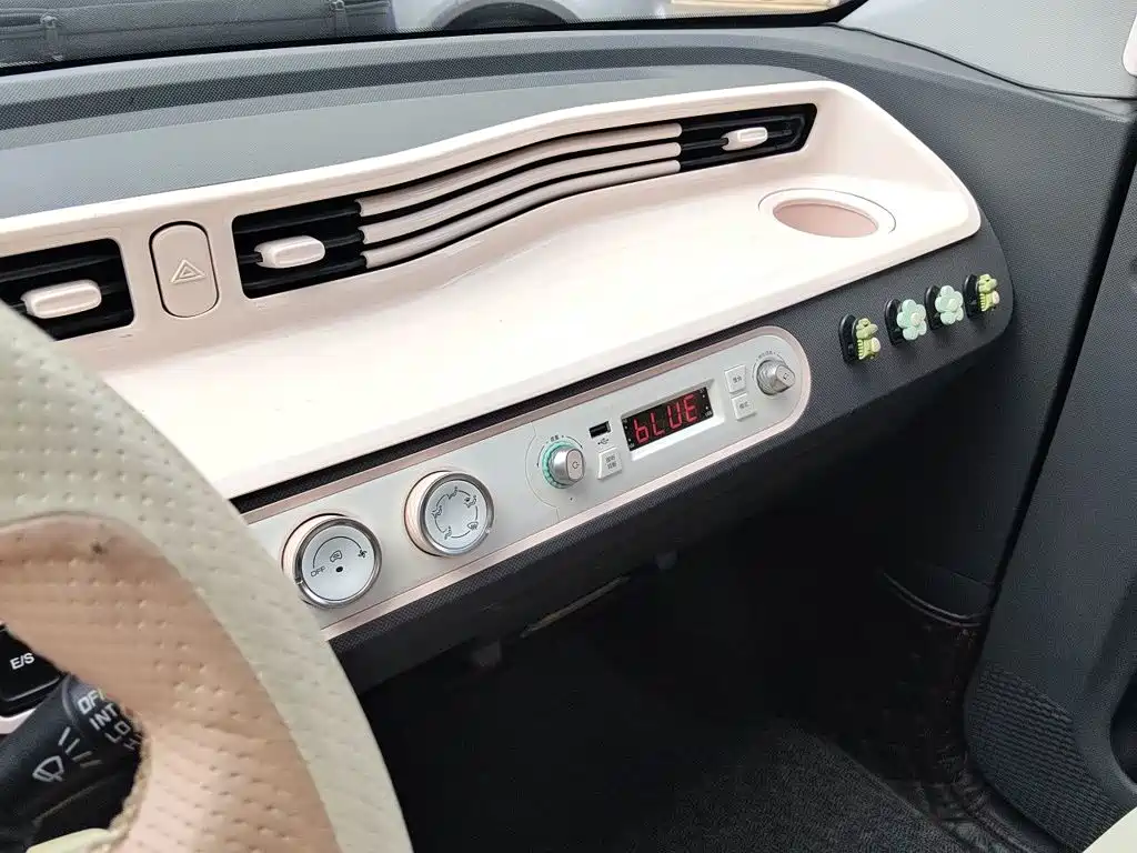 Wuling MINIEV — миниатюра 9