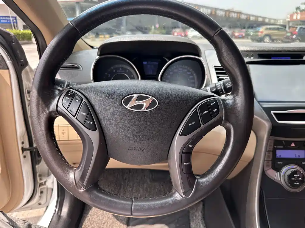 Hyundai Elantra Langdong — миниатюра 16