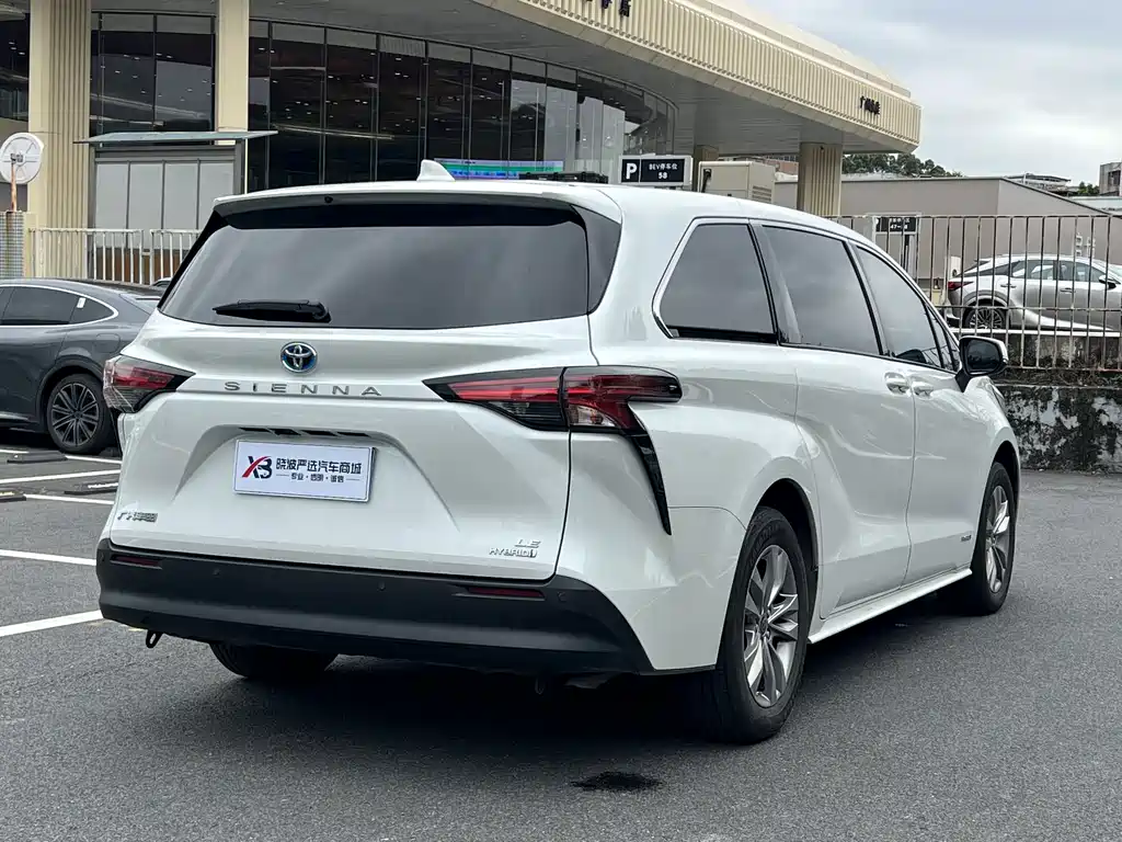 Toyota Sienna — миниатюра 18