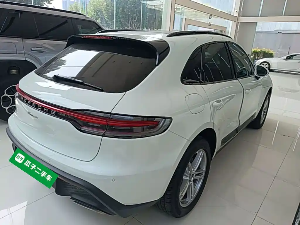 Porsche Macan — миниатюра 7