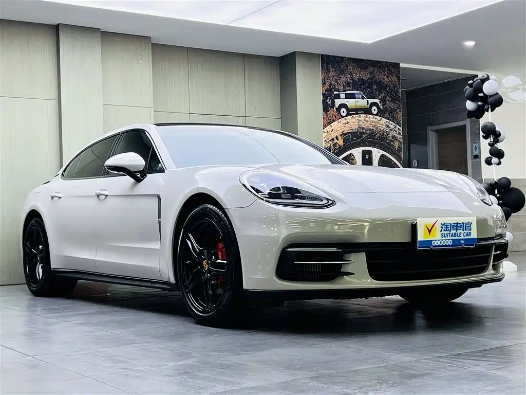 PORSCHE PANAMERA