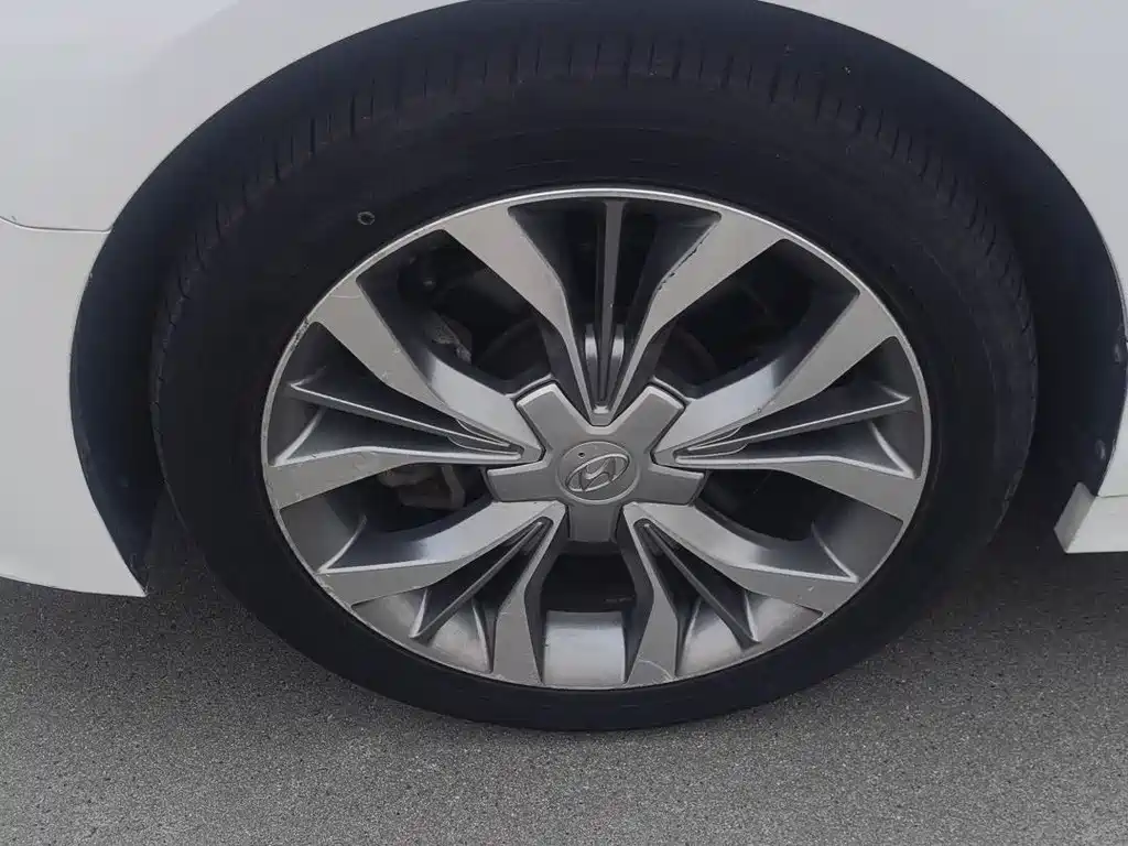 Hyundai Sonata — миниатюра 7