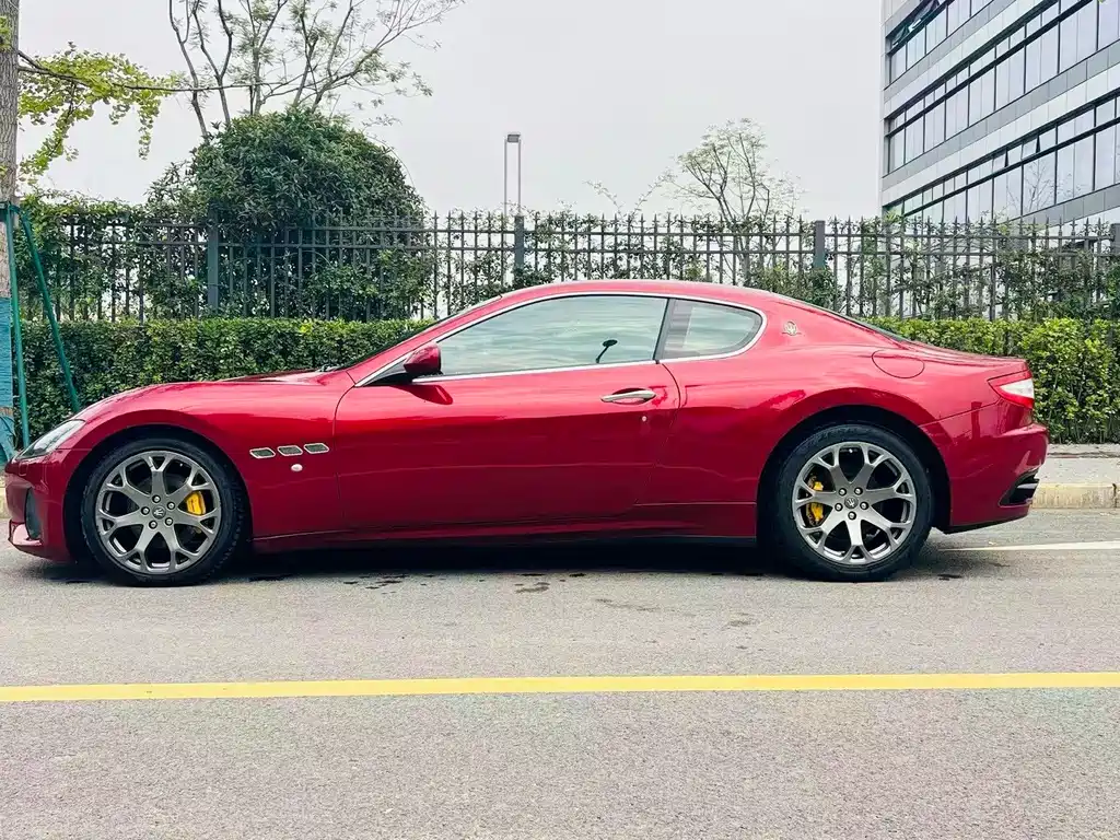 Maserati GranTurismo — миниатюра 8