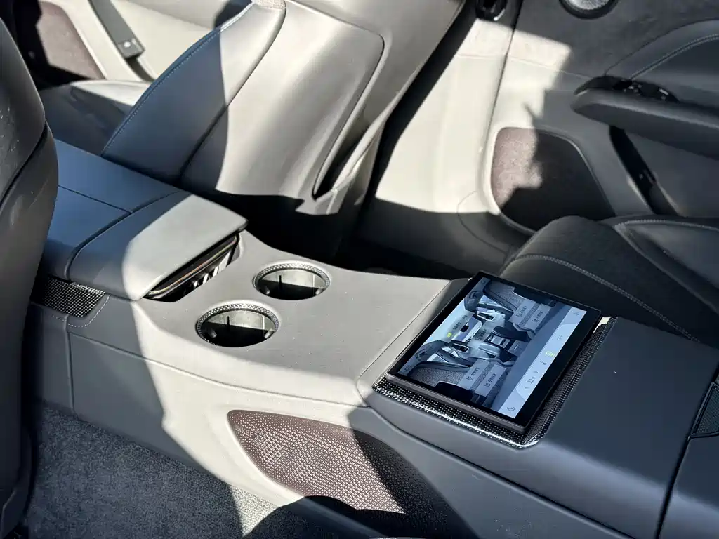 LOTUS SPORTS CAR EMEYA FLOWERS