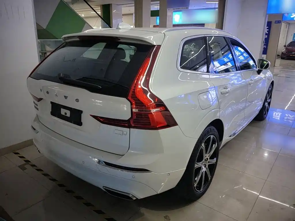 Volvo XC60 PHEV — миниатюра 7