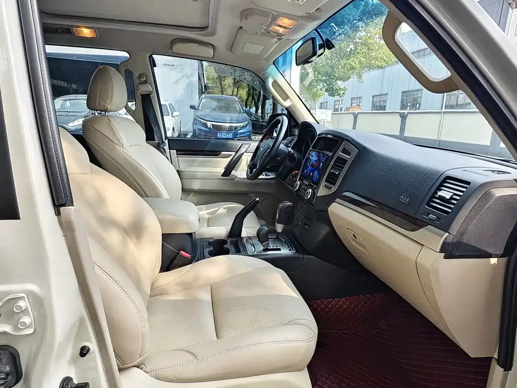 Mitsubishi Pajero (Import) — миниатюра 19