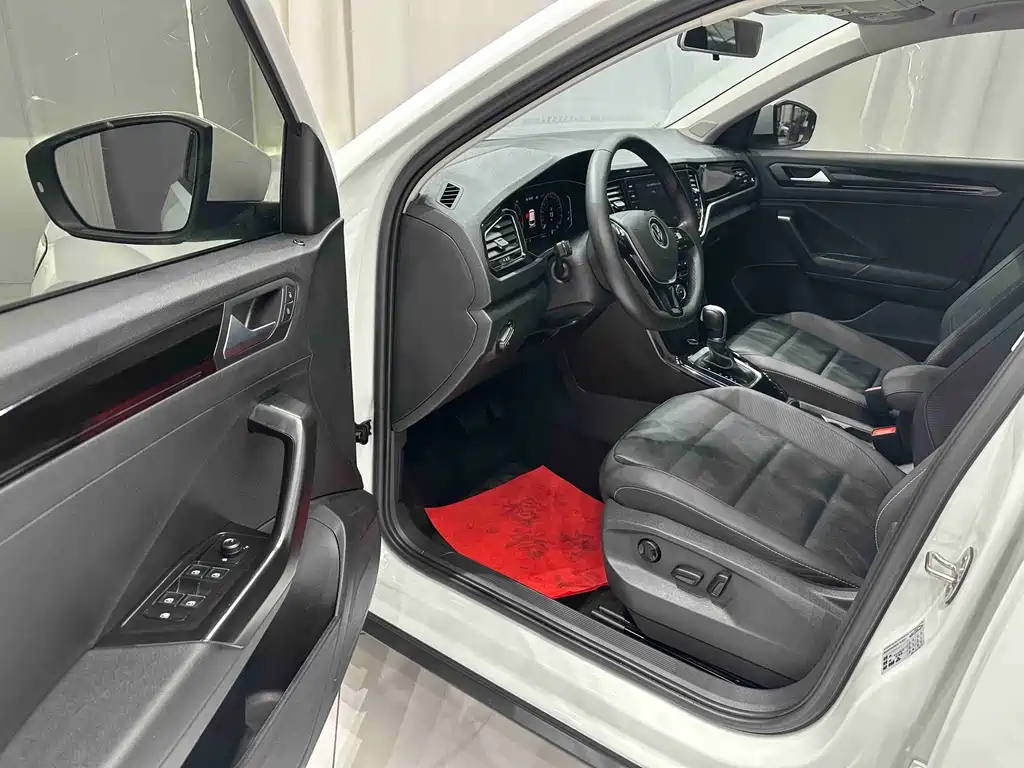 Volkswagen T-Roc — миниатюра 7