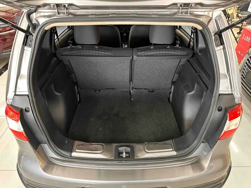 Nissan Livina — миниатюра 9