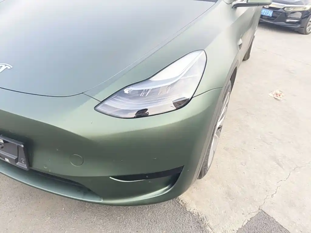 Tesla Model Y — миниатюра 24