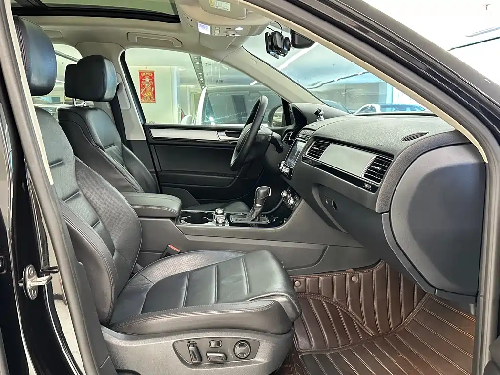 Volkswagen Touareg — миниатюра 12