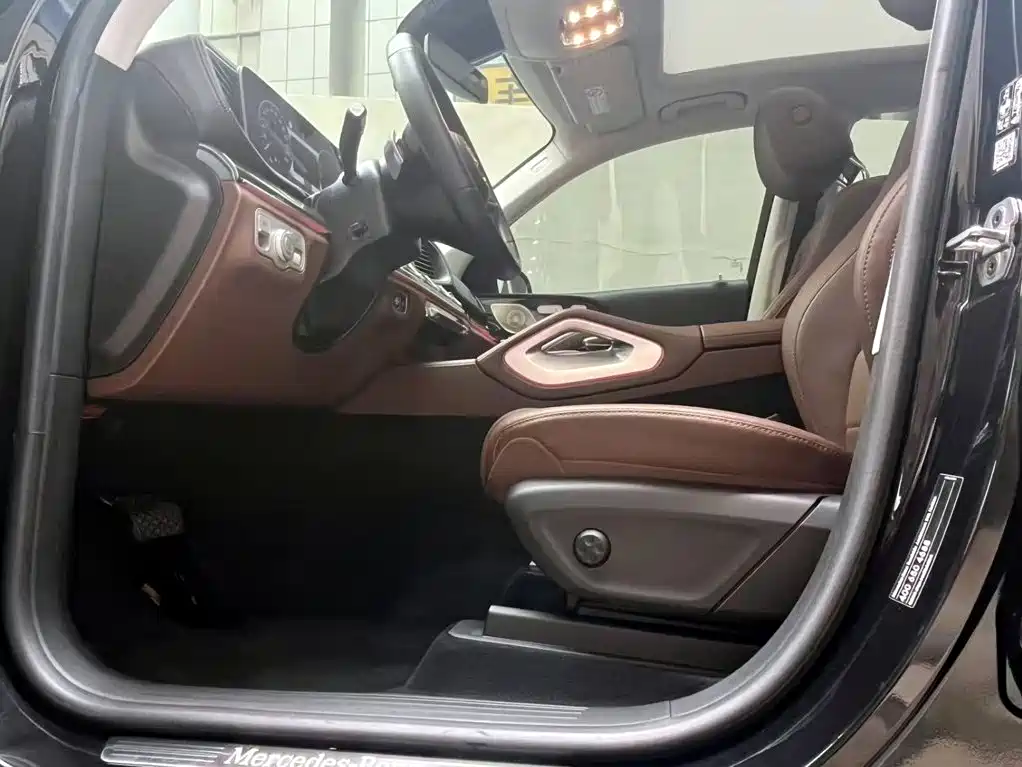 Mercedes-Benz GLE (Import) — миниатюра 9