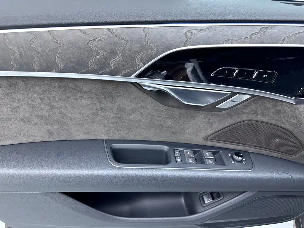 Audi A8 — миниатюра 7
