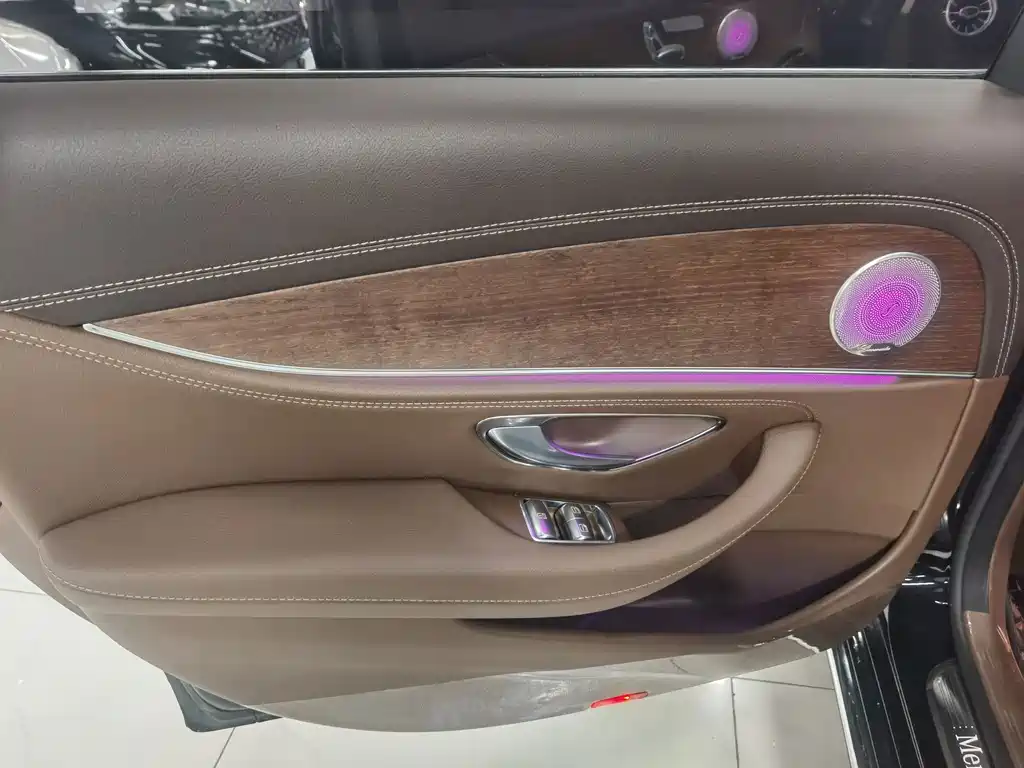 Mercedes-Benz E-Class — миниатюра 17