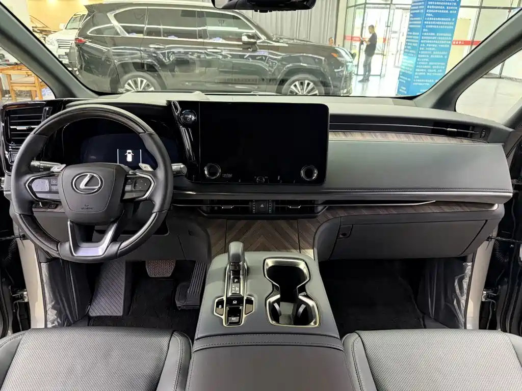 Lexus LM — миниатюра 10