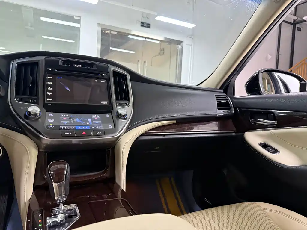 Toyota Crown — миниатюра 19