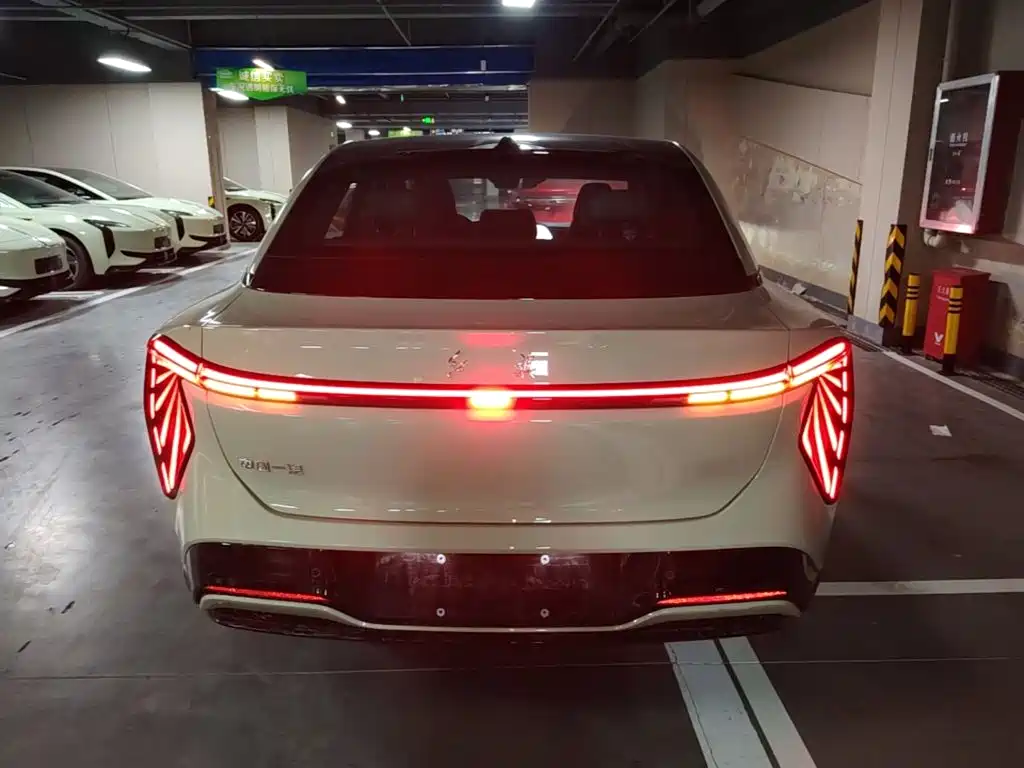 Hongqi EH7 2025 600