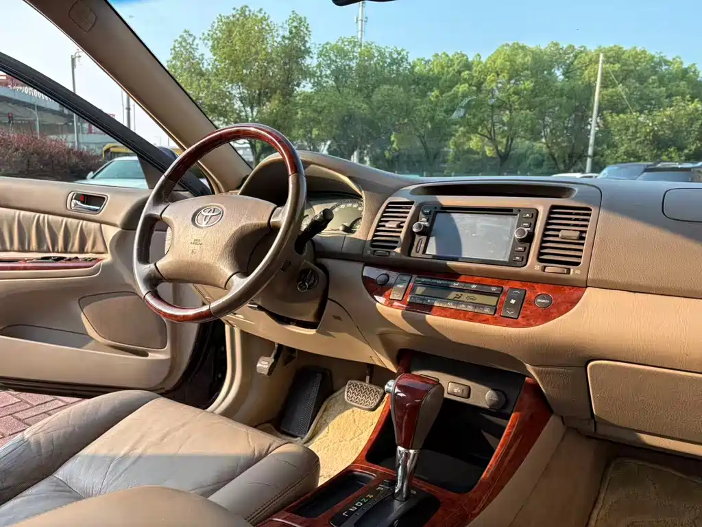 Toyota Camry — миниатюра 8