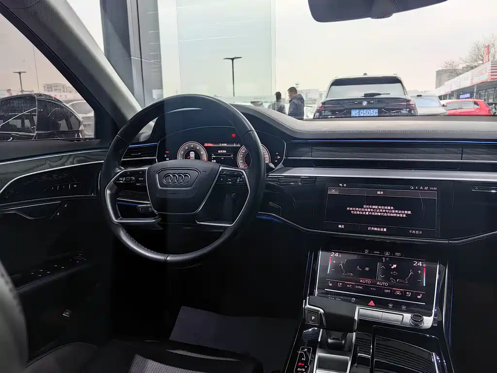 AUDI A8