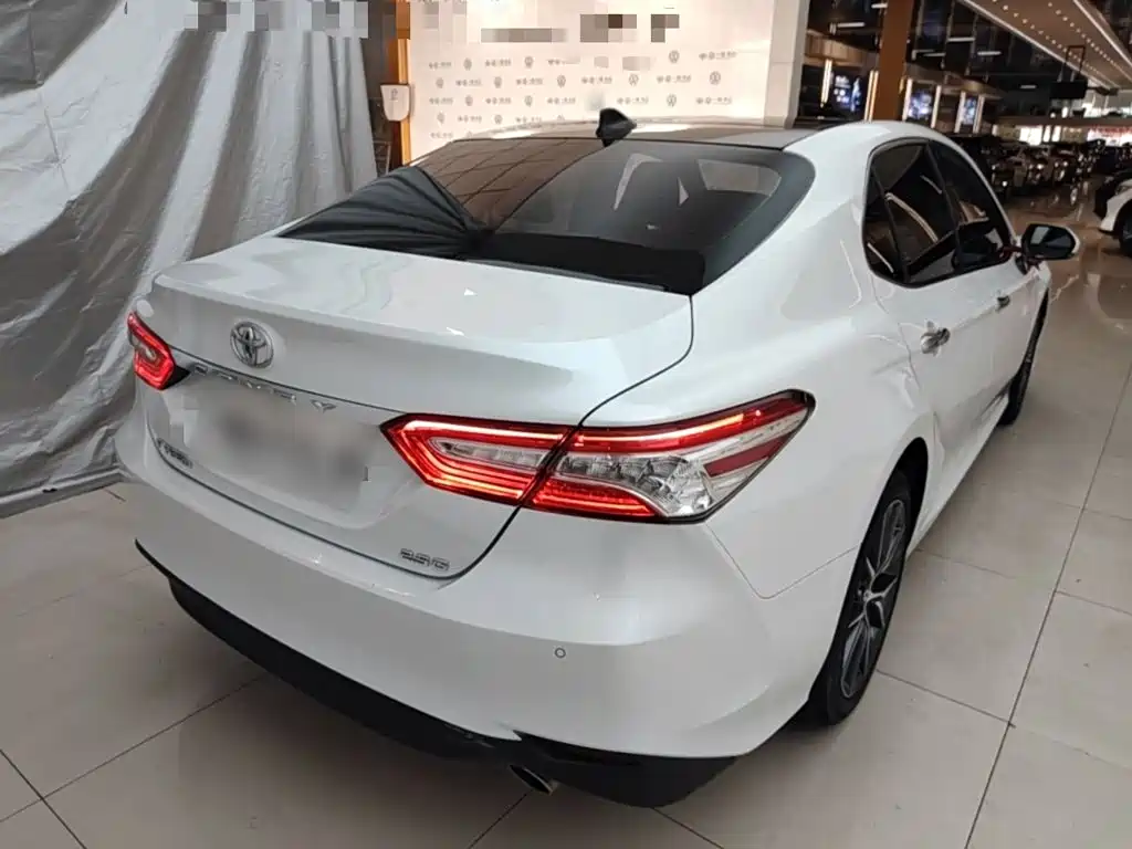 Toyota Camry — миниатюра 7