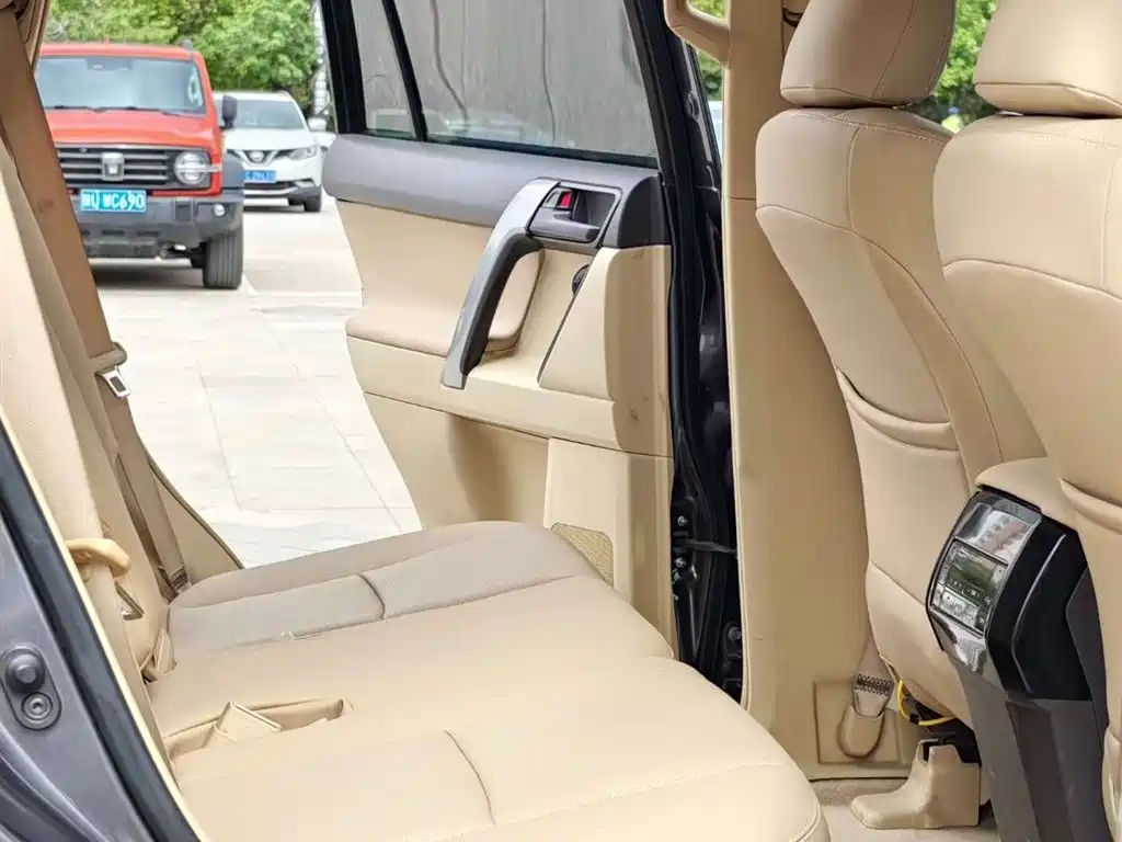 Toyota Land Cruiser Prado 2014 2.7L AT Standard