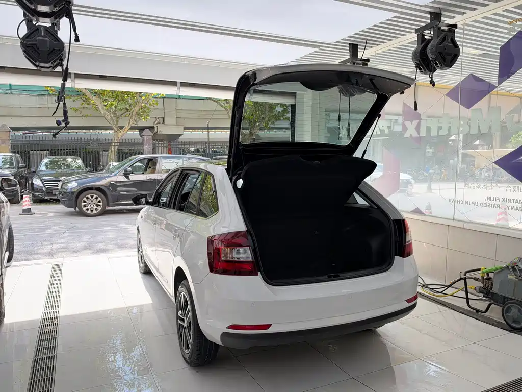 Skoda Rapid Spaceback — миниатюра 11
