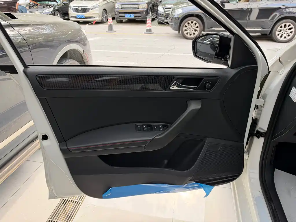 Skoda Rapid Spaceback — миниатюра 14
