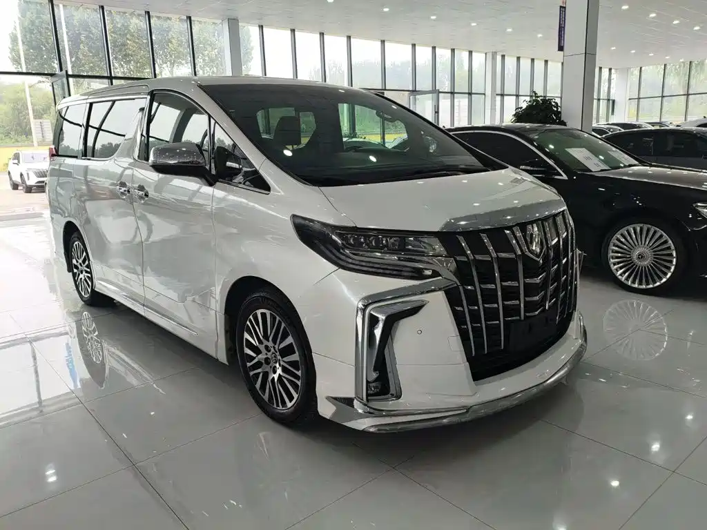 Toyota Alphard — миниатюра 3