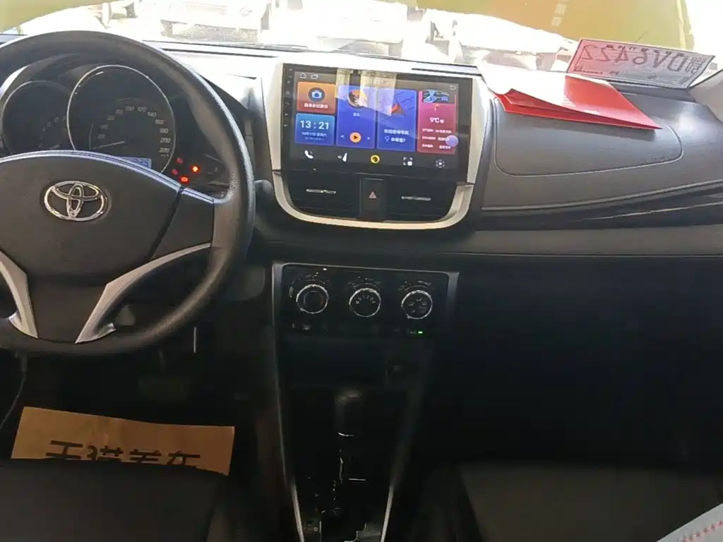 Toyota Yaris L — миниатюра 13