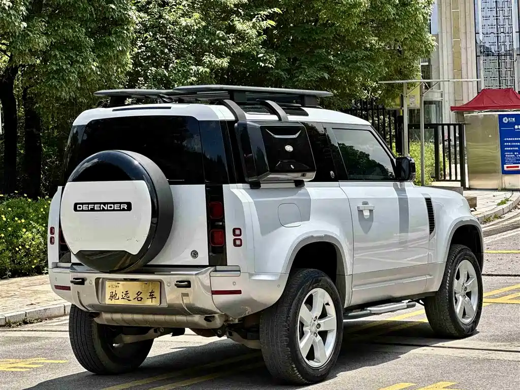 LAND ROVER DEFENDER