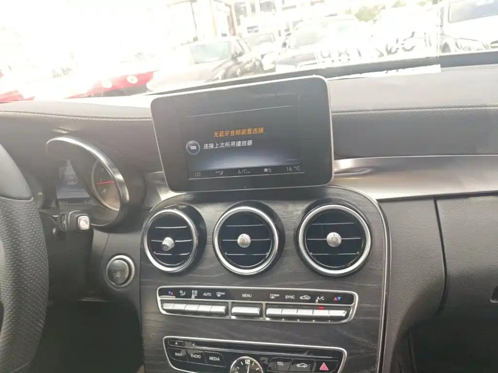 Mercedes-Benz C-Class — миниатюра 13